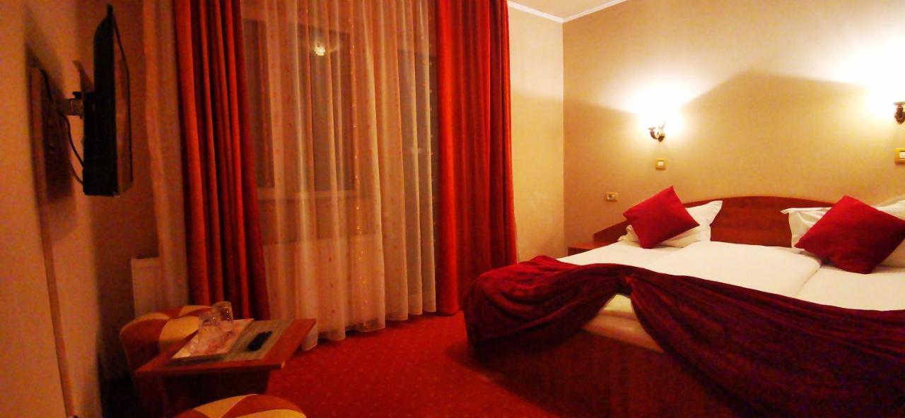 Hotel All Times Timisu de Jos Eksteriør bilde